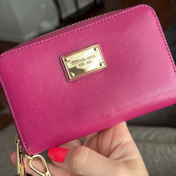 Michael Kors zip around wallet - Picture 1 of 7